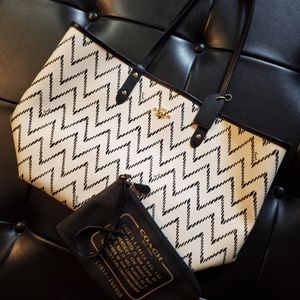 Authentic Coach City Tote Reversible Chevron Print